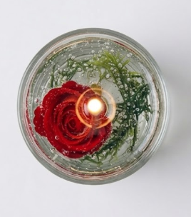 شمعة الوردة الحمراء